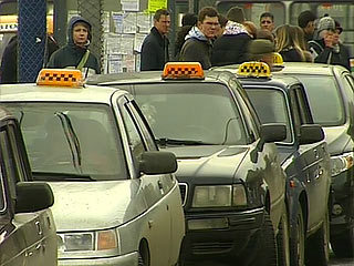Таксисты взбунтовались против "кабального" закона о такси
