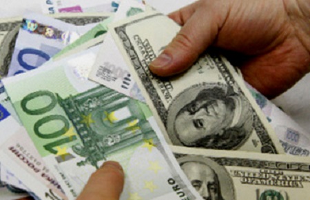 Курс доллара снизился на открытии торгов на Московской бирже