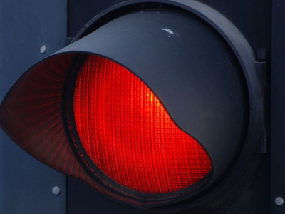 Проезд на запрещающий сигнал светофора стал причиной ДТП в Абакане 