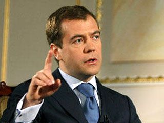 Медведев позвал в школу российских олигархов