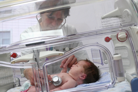 Кабинеты катамнеза помогают спасти жизнь недоношенным малышам из Хакасии