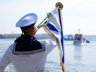 Первые лица Хакасии поздравили моряков