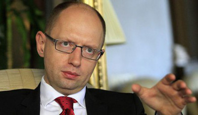 Яценюк считает, что Киеву не стоит спешить с введением визового режима с Россией
