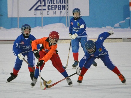 Финальные игры Всероссийских соревнований по хоккею с мячом пройдут в Хакасии