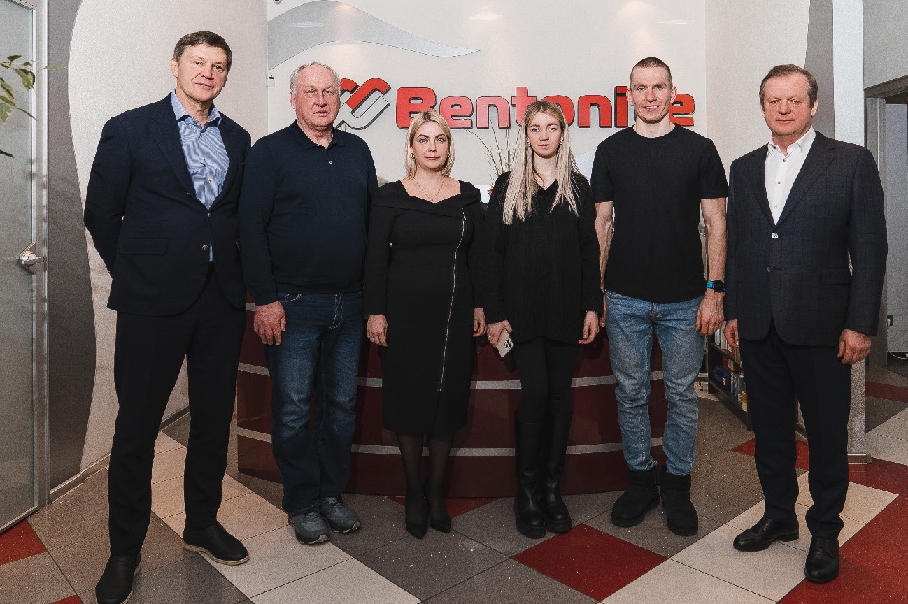 Семья Большуновых и тренер с учредителями ГК «Бентонит».